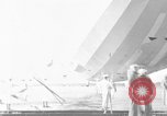 Standbild Luftschiff LZ 129 Hindenburg Lakehurst Naval Air Station New Jersey USA, 1936, aus Sekunde 14 historischem Filmmaterial Videoclip 65675052077