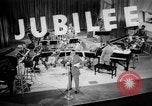 Standbild Armed Forces Radio Jubiläums show Zweiten Weltkrieg California United States USA, 1944, aus Sekunde 17 historischem Filmmaterial Videoclip 65675052082