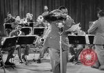 Standbild Armed Forces Radio Jubiläums show Zweiten Weltkrieg California United States USA, 1944, aus Sekunde 42 historischem Filmmaterial Videoclip 65675052082