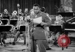 Standbild Armed Forces Radio Jubiläums show Zweiten Weltkrieg California United States USA, 1944, aus Sekunde 49 historischem Filmmaterial Videoclip 65675052082