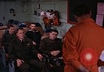 Immagine di Briefing officer Mare Mediterraneo, 1966, secondo 4 filmato di repertorio 65675052126