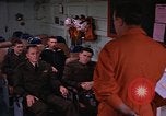 Immagine di Briefing officer Mare Mediterraneo, 1966, secondo 14 filmato di repertorio 65675052126