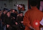 Immagine di Briefing officer Mare Mediterraneo, 1966, secondo 20 filmato di repertorio 65675052126