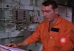 Immagine di Briefing officer Mare Mediterraneo, 1966, secondo 35 filmato di repertorio 65675052126