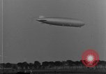 Immagine di LZ-127 Graf Zeppelin dirigibile Friedrichshafen Germania, 1928, secondo 4 filmato di repertorio 65675052180
