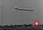Immagine di LZ-127 Graf Zeppelin dirigibile Friedrichshafen Germania, 1928, secondo 5 filmato di repertorio 65675052180
