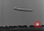 Immagine di LZ-127 Graf Zeppelin dirigibile Friedrichshafen Germania, 1928, secondo 7 filmato di repertorio 65675052180