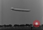 Immagine di LZ-127 Graf Zeppelin dirigibile Friedrichshafen Germania, 1928, secondo 12 filmato di repertorio 65675052180