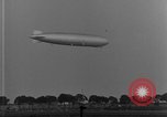 Immagine di LZ-127 Graf Zeppelin dirigibile Friedrichshafen Germania, 1928, secondo 15 filmato di repertorio 65675052180