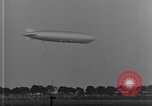 Immagine di LZ-127 Graf Zeppelin dirigibile Friedrichshafen Germania, 1928, secondo 17 filmato di repertorio 65675052180