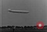 Immagine di LZ-127 Graf Zeppelin dirigibile Friedrichshafen Germania, 1928, secondo 18 filmato di repertorio 65675052180