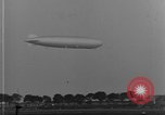 Immagine di LZ-127 Graf Zeppelin dirigibile Friedrichshafen Germania, 1928, secondo 21 filmato di repertorio 65675052180