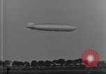 Immagine di LZ-127 Graf Zeppelin dirigibile Friedrichshafen Germania, 1928, secondo 23 filmato di repertorio 65675052180