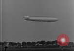 Immagine di LZ-127 Graf Zeppelin dirigibile Friedrichshafen Germania, 1928, secondo 24 filmato di repertorio 65675052180