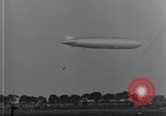Immagine di LZ-127 Graf Zeppelin dirigibile Friedrichshafen Germania, 1928, secondo 25 filmato di repertorio 65675052180