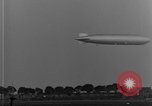 Immagine di LZ-127 Graf Zeppelin dirigibile Friedrichshafen Germania, 1928, secondo 27 filmato di repertorio 65675052180