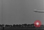 Immagine di LZ-127 Graf Zeppelin dirigibile Friedrichshafen Germania, 1928, secondo 31 filmato di repertorio 65675052180