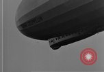 Immagine di LZ-127 Graf Zeppelin dirigibile Friedrichshafen Germania, 1928, secondo 38 filmato di repertorio 65675052180