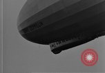 Immagine di LZ-127 Graf Zeppelin dirigibile Friedrichshafen Germania, 1928, secondo 39 filmato di repertorio 65675052180