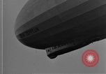 Immagine di LZ-127 Graf Zeppelin dirigibile Friedrichshafen Germania, 1928, secondo 40 filmato di repertorio 65675052180