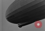 Immagine di LZ-127 Graf Zeppelin dirigibile Friedrichshafen Germania, 1928, secondo 42 filmato di repertorio 65675052180