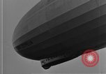 Immagine di LZ-127 Graf Zeppelin dirigibile Friedrichshafen Germania, 1928, secondo 43 filmato di repertorio 65675052180