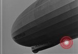 Immagine di LZ-127 Graf Zeppelin dirigibile Friedrichshafen Germania, 1928, secondo 44 filmato di repertorio 65675052180