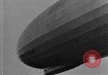 Immagine di LZ-127 Graf Zeppelin dirigibile Friedrichshafen Germania, 1928, secondo 45 filmato di repertorio 65675052180