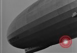 Immagine di LZ-127 Graf Zeppelin dirigibile Friedrichshafen Germania, 1928, secondo 46 filmato di repertorio 65675052180