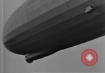 Immagine di LZ-127 Graf Zeppelin dirigibile Friedrichshafen Germania, 1928, secondo 47 filmato di repertorio 65675052180