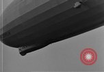 Immagine di LZ-127 Graf Zeppelin dirigibile Friedrichshafen Germania, 1928, secondo 48 filmato di repertorio 65675052180
