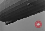 Immagine di LZ-127 Graf Zeppelin dirigibile Friedrichshafen Germania, 1928, secondo 49 filmato di repertorio 65675052180