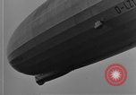Immagine di LZ-127 Graf Zeppelin dirigibile Friedrichshafen Germania, 1928, secondo 51 filmato di repertorio 65675052180