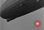 Immagine di LZ-127 Graf Zeppelin dirigibile Friedrichshafen Germania, 1928, secondo 56 filmato di repertorio 65675052180