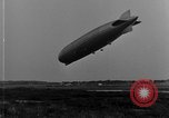 Immagine di LZ-127 Graf Zeppelin dirigibile Friedrichshafen Germania, 1928, secondo 59 filmato di repertorio 65675052180