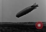 Immagine di LZ-127 Graf Zeppelin dirigibile Friedrichshafen Germania, 1928, secondo 60 filmato di repertorio 65675052180