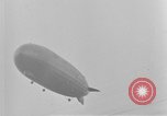 Standbild LZ-127 Graf Zeppelin Luftschiff Friedrichshafen Deutschland, 1928, aus Sekunde 56 historischem Filmmaterial Videoclip 65675052184