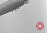 Standbild LZ-127 Graf Zeppelin Luftschiff Friedrichshafen Deutschland, 1928, aus Sekunde 12 historischem Filmmaterial Videoclip 65675052185