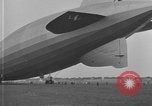 Standbild LZ-127 Graf Zeppelin Luftschiff Friedrichshafen Deutschland, 1928, aus Sekunde 15 historischem Filmmaterial Videoclip 65675052186