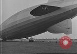 Standbild LZ-127 Graf Zeppelin Luftschiff Friedrichshafen Deutschland, 1928, aus Sekunde 16 historischem Filmmaterial Videoclip 65675052186