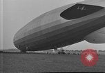 Standbild LZ-127 Graf Zeppelin Luftschiff Friedrichshafen Deutschland, 1928, aus Sekunde 18 historischem Filmmaterial Videoclip 65675052186