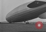 Standbild LZ-127 Graf Zeppelin Luftschiff Friedrichshafen Deutschland, 1928, aus Sekunde 22 historischem Filmmaterial Videoclip 65675052186