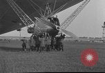 Standbild LZ-127 Graf Zeppelin Luftschiff Friedrichshafen Deutschland, 1928, aus Sekunde 32 historischem Filmmaterial Videoclip 65675052186