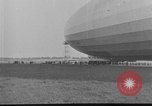 Standbild LZ-127 Graf Zeppelin Luftschiff Friedrichshafen Deutschland, 1928, aus Sekunde 43 historischem Filmmaterial Videoclip 65675052186