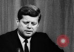 Standbild John F Kennedy fordert Gebet Washington DC USA, 1962, aus Sekunde 61 historischem Filmmaterial Videoclip 65675052196