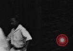 Immagine di I bambini della scuola entrano nelle scuole New York City USA, 1929, secondo 6 filmato di repertorio 65675052211