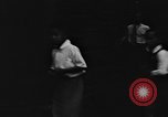 Immagine di I bambini della scuola entrano nelle scuole New York City USA, 1929, secondo 7 filmato di repertorio 65675052211