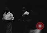 Immagine di I bambini della scuola entrano nelle scuole New York City USA, 1929, secondo 8 filmato di repertorio 65675052211