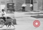 Immagine di I bambini della scuola entrano nelle scuole New York City USA, 1929, secondo 15 filmato di repertorio 65675052211