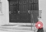 Immagine di I bambini della scuola entrano nelle scuole New York City USA, 1929, secondo 18 filmato di repertorio 65675052211